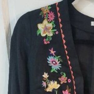 Chic Black Floral Embroidered Shrug
